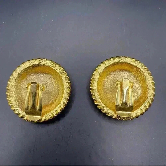 VGT 80's Nautical Anchor Red Enamel Earrings Clip-On Gold-tone Back - Picture 6 of 8